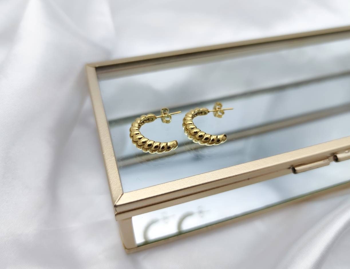 1 Paar Creolen-Edelstahl-vergoldet-gewunden-Ohrringe gold-edel-elegant-Creolen gold-Ohrstecker gold-Schmucktrend